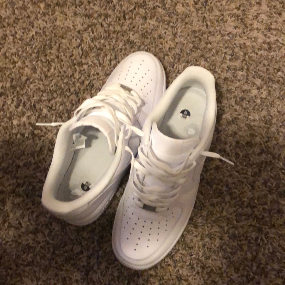 BRAND NEW ALL WHITE AIR FORCE 1s (size 10)